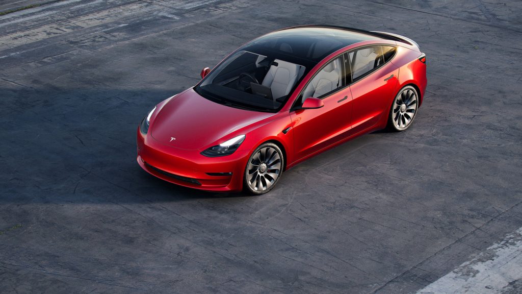 Einstiegsmodell
Mit einem Basispreis von 41.990 Euro ist die heckgetriebene Elektro-Limousine das derzeit preiswerteste Tesla-Modell in Deutschland. Foto: Tesla