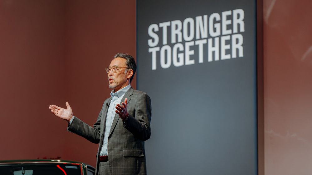 Yoshihiro Nakata, Präsident und CEO von Toyota Europe 
"Toyota ist ein wichtiger Beitragszahler zur europäischen Automobilindustrie, Wirtschaft und Gesellschaft." Fotos: Toyota