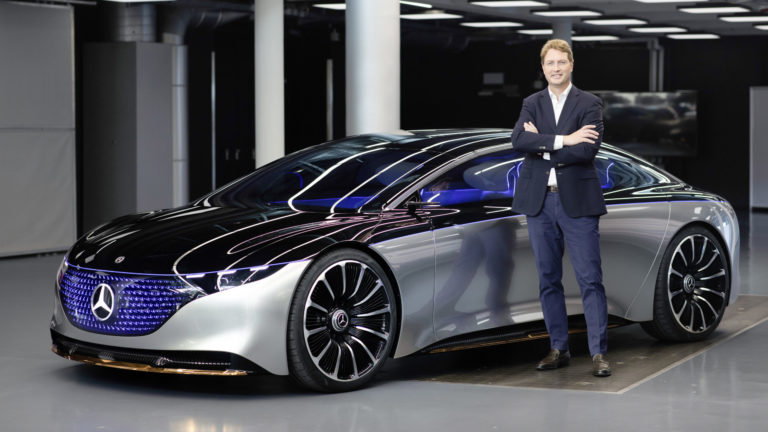 Ola Källenius, Vorstandsvorsitzender Daimler AG und Leiter Mercedes-Benz Cars vor dem Mercedes-Benz VISION EQS, IAA 2019