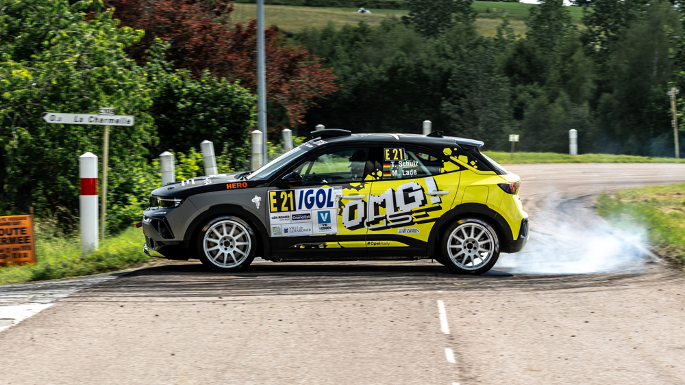 Nächste Abzweigung rechts
Mit der Fly-off-Handbremse kann ein versierter Fahrer den Opel Mokka Rally GSE blitzschnell um 90 Grad drehen. Das spart Zeit. 