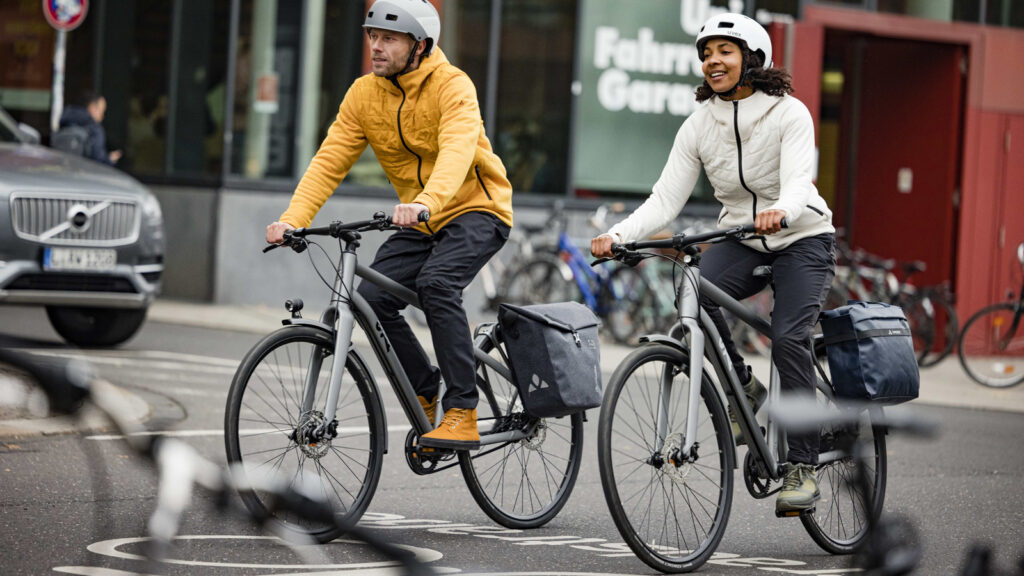 Mit oder ohne Trittunterstützung?
Vor dem Fahrradkauf ist zunächst eine Grundentscheidung zu treffen: Soll es ein E-Bike sein - oder reicht im Stadtverkehr vielleicht auch einfach nur die Muskelkraft? Dann wäre ein stylishes Bio-Bike eine Option.   