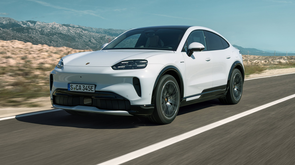 Elektrisches Windspiel
Ein hervorragender cW-Wert von 0,23 lässt das Cayenne Coupé mit der gleichen Akkuladung 18 Kilometer weiter rollen als das SUV. 
