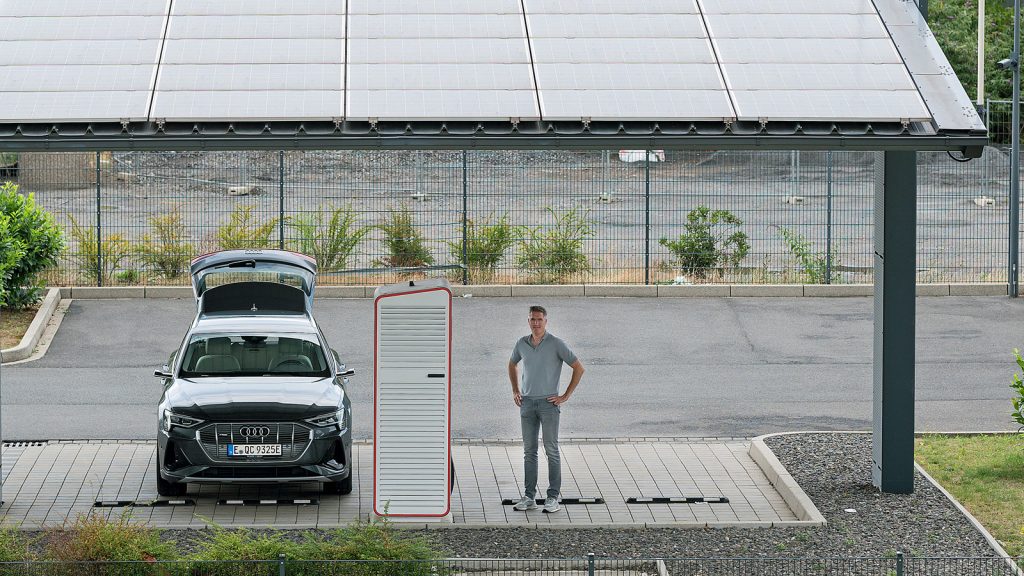 Testanlage Beeker Straße 
An der Ladestation in Duisburg probiert E.ON  Drive Infrastructure Innovationen aus, bevor sie in der Breite ausgerollt werden. Eine Solaranlage beispielsweise, neue Ladesäulen oder eine Pufferbatterie zur Speicherung von Strom. 