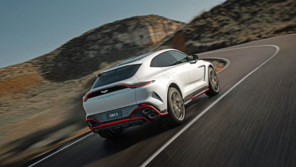Aston Martin DBX S 
Der 727 PS starke Highperformance-SUV könnte das erste Fahrzeug sein, das in den Genuss der Cyber Tyre-Technologie kommt.  