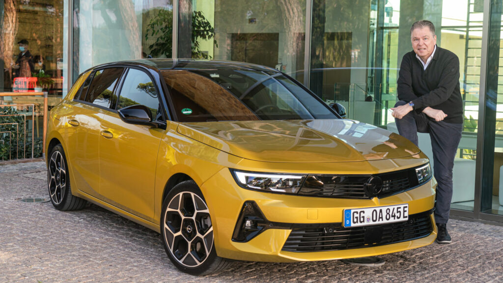 Klare Kante 
Mit dem Design des neuen Opel Astra freundete sich der Autor schnell an. Den Antrieb des Plug-in-Hybrid hingegen findet er noch nicht perfekt - die elektrische Reichweite ist seiner Meinung nach zu gering, um zukunftsfähig zu sein.  Foto: Dani Heyne