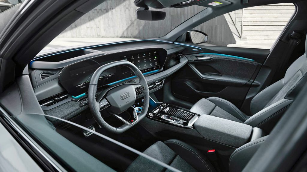 Im Stil der Zeit
Den neuen Q6 e-tron haben die Audi-Designer um den Fahrer herum gebaut. Das gebogene Display hinter dem Lenkrad ist aus einem Guß und ermöglicht einen leichten Zugriff auf alle Apps und Bedienelemente. Fotos: Audi
