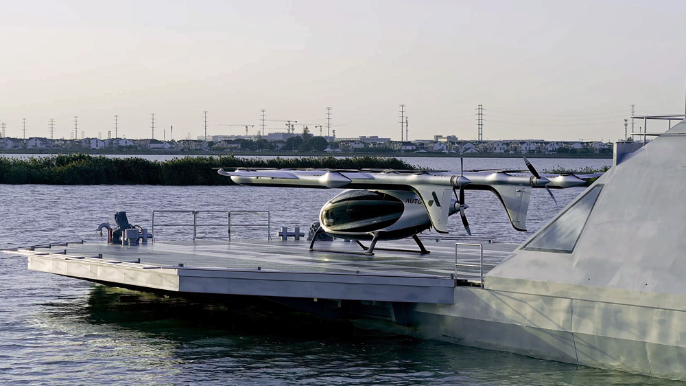 "Prosperity" ist startklar
Vier Passagiere und ein Pilot finden in dem Lufttaxi Platz, das mit einer Akkuladung 200 Kilometer weit fliegen kann. Fotos: AutoFlight