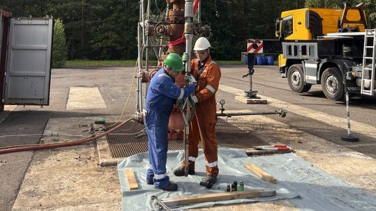 -Super-Thermoskanne-holt-die-W-rme-aus-der-Tiefe