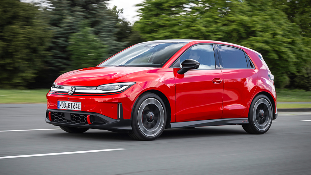 GTI statt GTX 
Der 166 kW starke ID. Polo sprintet aus dem Stand heraus in 6,8 Sekunden auf Tempo 100. Er verbindet damit hohe Alltagstauglichkeit mit Fahrspaß - wie der erste GTI von Volkswagen (im Golf-Gewand) vor exakt 50 Jahren. Und wie das Vorbild ist er frontgetrieben.