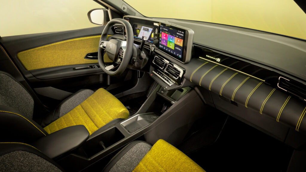 Im Stil der neuen Zeit 
Farbenfroh geht es auch im Innenraum des Renault 5 zu, wird die Ausstattung "Iconic Five" gewählt. Das Cockpit zitiert mit seiner abgestuften Struktur und der gestoppten Polsterung den Klassiker aus den 1970er Jahren. 