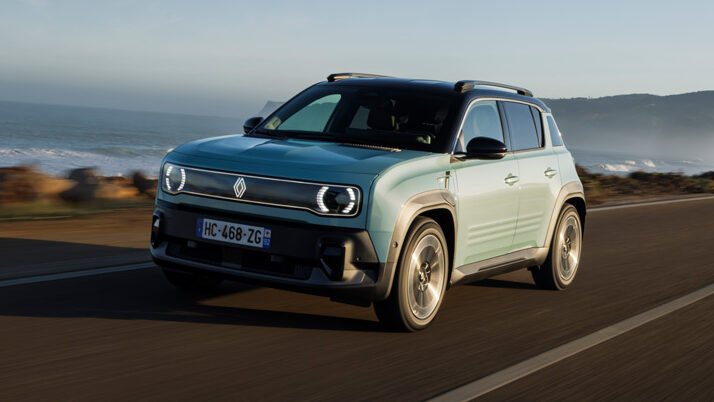 Renault 4 Electric 
Der City-SUV ist etwas höher positioniert als der R5 und entsprechend teurer. Auf zwei verkaufte R5 kommt derzeit ein R4.  