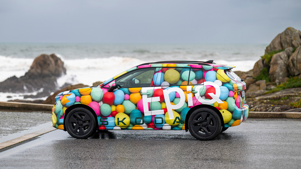 Stromern ohne Platzangst
Dank eines Radstands von 2,60 Metern finden die Insassen im 4,17 Meter langen Škoda Epiq ausreichend Kniefreiheit vor. Zum Vergleich: Der heckgetriebene Elroq ist über 30 Zentimeter länger und 16 Zentimeter mehr Radstand. Fotos: Škoda