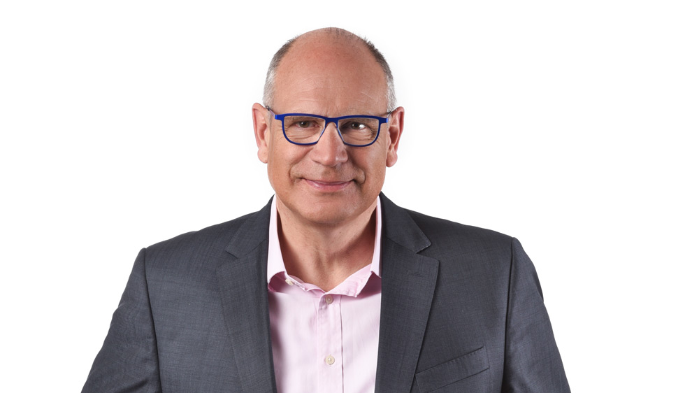 Kai-Olaf Dammenhain
Der Diplom-Maschinenbauingenieur aus Aidlingen in Baden-Württemberg verfügt über 30 Jahren Erfahrung in Industrie, Transformation und Führung. Der 65-Jährige verantwortete als Geschäftsführer, Bereichsleiter sowie Projekt- und Programmmanager zahlreiche Veränderungs- und Digitalisierungsinitiativen. Mit das LUiS GmbH begleitet er Unternehmen pragmatisch von der Klärung komplexer Situationen bis zur erfolgreichen Umsetzung. Foto: Privat