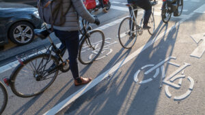 Fahrradfahrer im Stadtverkehr