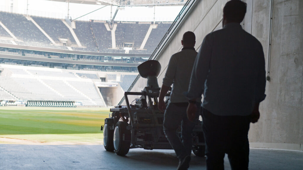 Manage frei 
Im Fußballstadion der Frankfurter Eintracht wird der CityBot von EDAG erstmals zum Einsatz kommen und unter anderem das automatische Bewässerungssystem unterstützen, Verkaufsstände mit Ware versorgen und Rasenschnitt entsorgen. 