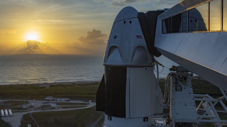 Dragon-Raumkapsel auf der Falcon-Rakete in Cape Canaveral