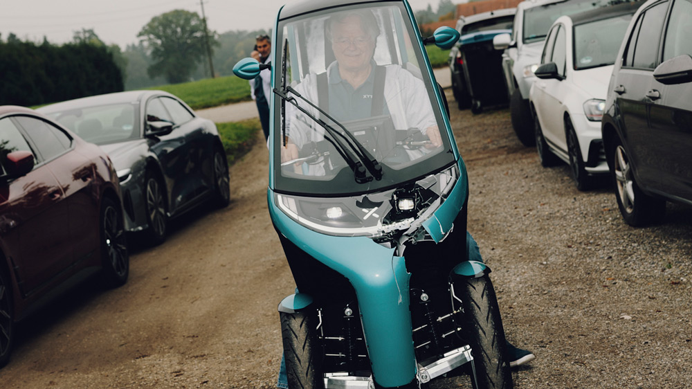 "Das wird teuer" 
Die erste Ausfahrt endet mit einem kapitalen Crash. Schaden nimmt allerdings nur die Verkleidung. Struktur und Fahrer bleiben heil. 