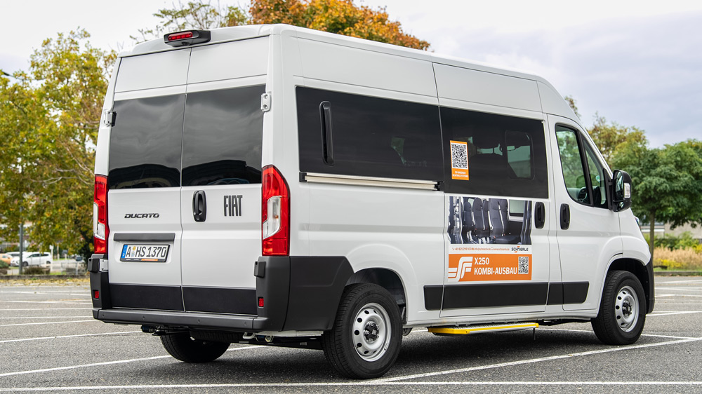 Maßgeschneidert 
Den Ausbau des Fiat Ducato zum Kleinbus nach den Wünschen des Kunden übernehmen im Auftrag von Stellantis Spezialisten. 