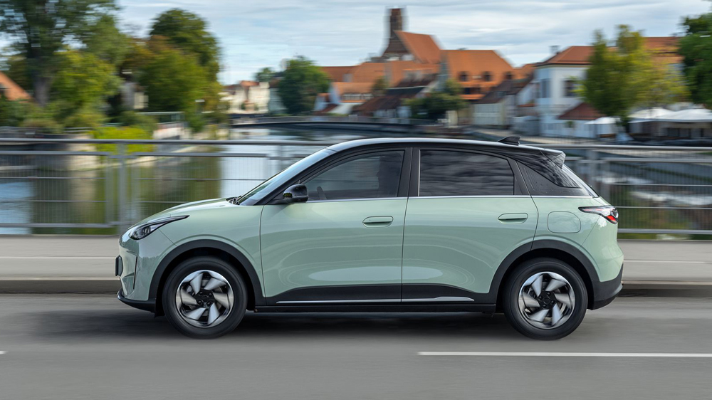 "Knutschkugel"
Mit einer Länge von 4,13 Metern und seinen rundlichen Formen kommt der Geely E2 etwas pummelig, aber nicht unansehnlich daher.
