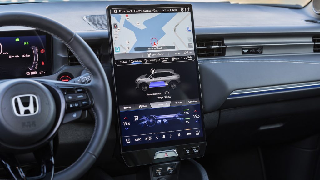 Ohne Touchscreen geht es nicht mehr 
Tesla hat mit dem großen Bildschirm in der Mittelkonsole einen neuen Standard gesetzt, dem sich auch Honda nicht entziehen kann. Das spart manche Knöpfe und Kosten, macht die Bedienung aber auch gewöhnungsbedürftig. 