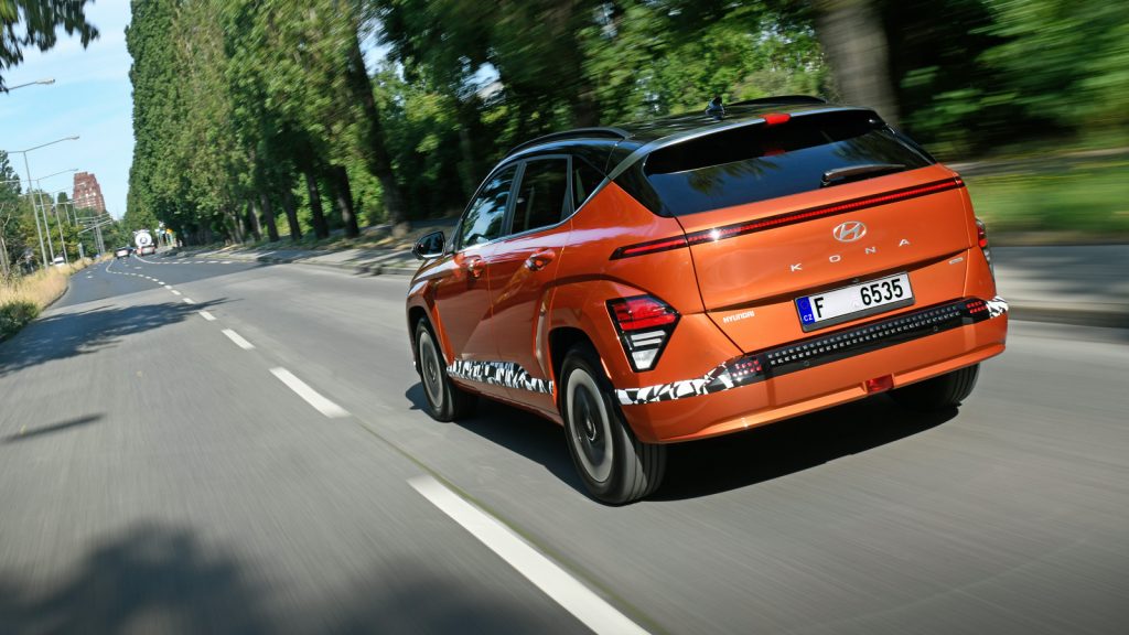 Noch leicht getarnt
 Der Hyundai Kona wird in Tschechien montiert. Das ist allerdings kein Grund, sich zu maskieren. Fotos: Hyundai