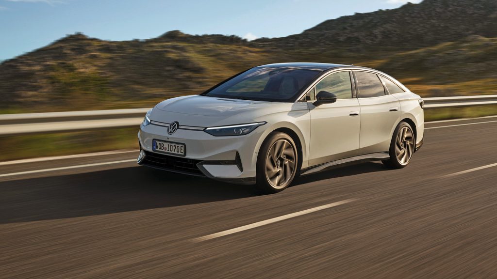 Effizienz-Weltmeister 
Die Designer und Ingenieure von Volkswagen haben die Elektro-Limousine ID.7 vor allem auf Effizienz getrimmt. Der cW-Wert von 0,23 soll dem Stromer einen niedrigen Energieverbrauch und damit eine Reichweite von bis zu 700 Kilometern bescheren. 