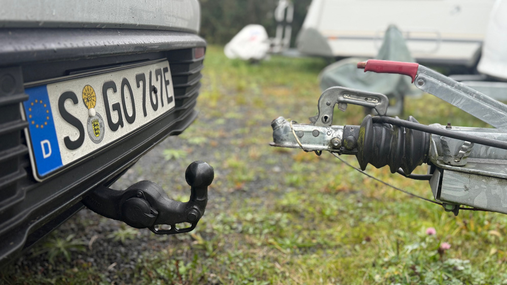 Zugkräftig 
Zwei Tonnen kann der Porsche Macan Turbo an den Haken nehmen. Für die meisten Wohn- und Pfedeanhänger reicht das völlig aus.