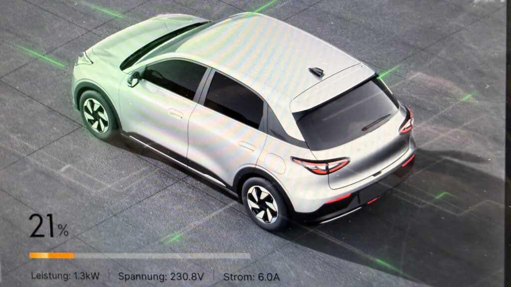 Laden mit 1,3 kW
Wechselstrom mag der kleine Geely offenbar nicht. Offiziell sind an der Wallbox Ladeleistungen von bis zu 6,6 kW möglich - in unserem Test kamen wir aber über 1,4 kW nicht hinaus. Da hilft dann nur der Wechsel zu einem Schnelllader, wo bis zu 80 kW möglich sind.