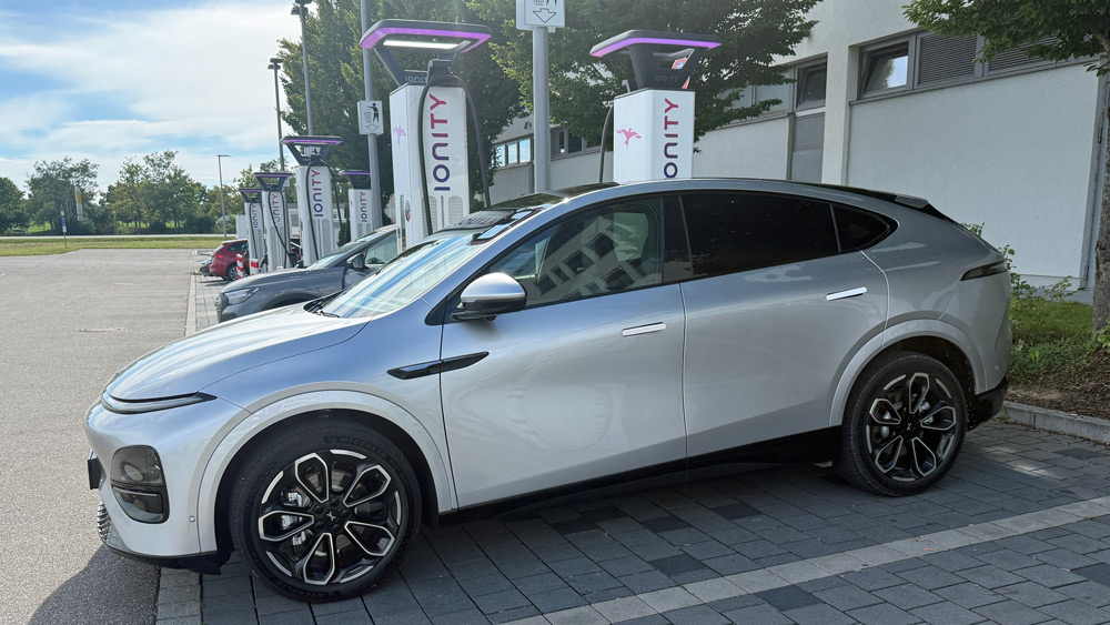 Laden mit 5C
Mit bis zu 451 kW kann der Xpeng G6 den Strom am HighpowerCharger aufnehmen - so der dazu denn schon in der Lage ist.