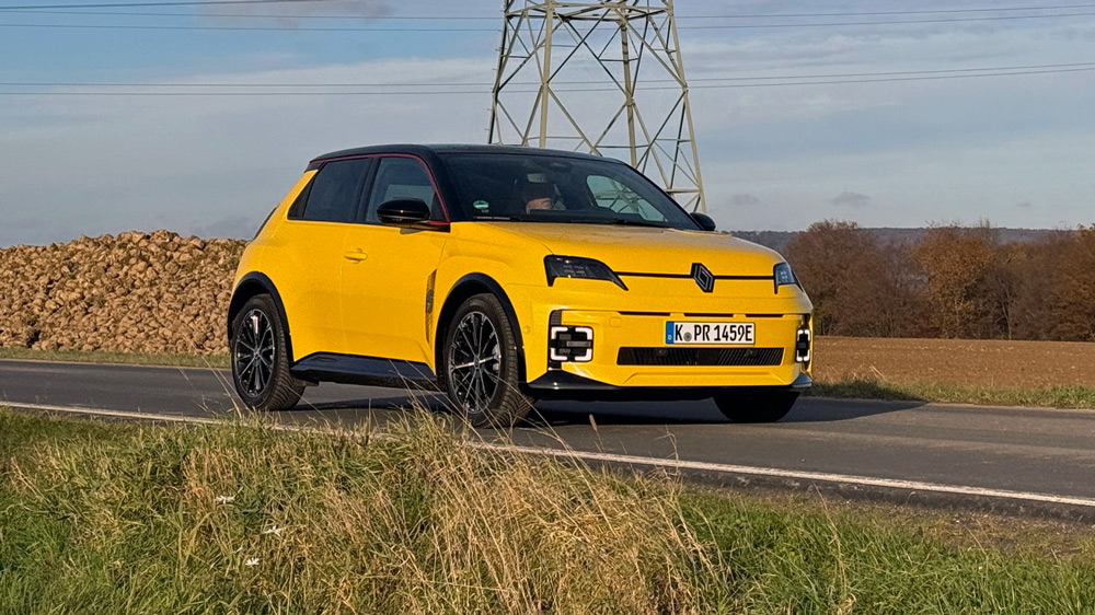 Sonnenstrahl ins Herz
In "Pop-Yellow" kommt unser Testwagen in Iconic-Ausführung daher. Das sorgt für Aufmerksamkeit - und lässt den Fahrer frohlocken.