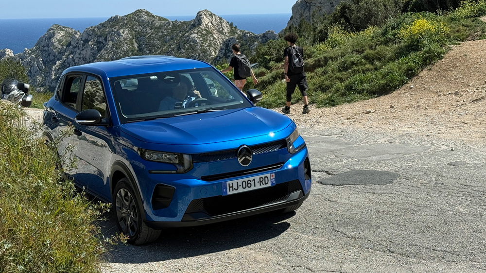 Schlechte Wegstrecke 
Citroën hat dem C3 eine Karosserie im SUV-Stil mitgegeben und ein komfortables Fahrwerk. Buckelpisten verlieren da ihren Schrecken. Foto: Rother