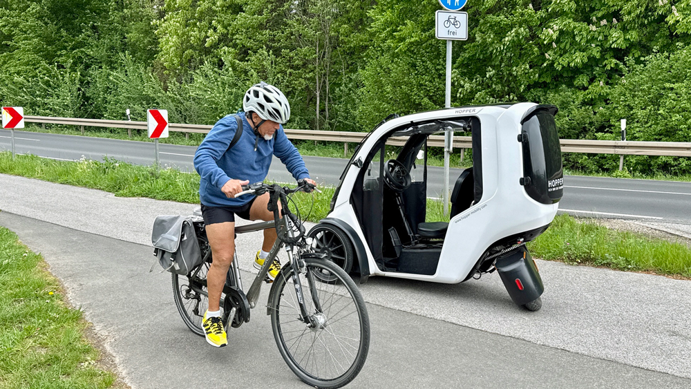 Unheimliche Begegnung der dritten Art 
Radfahrer reagierten bei unserer Testfahrt erstaunt bis verschreckt bei der Entdeckung des Hopper auf dem Radweg. 