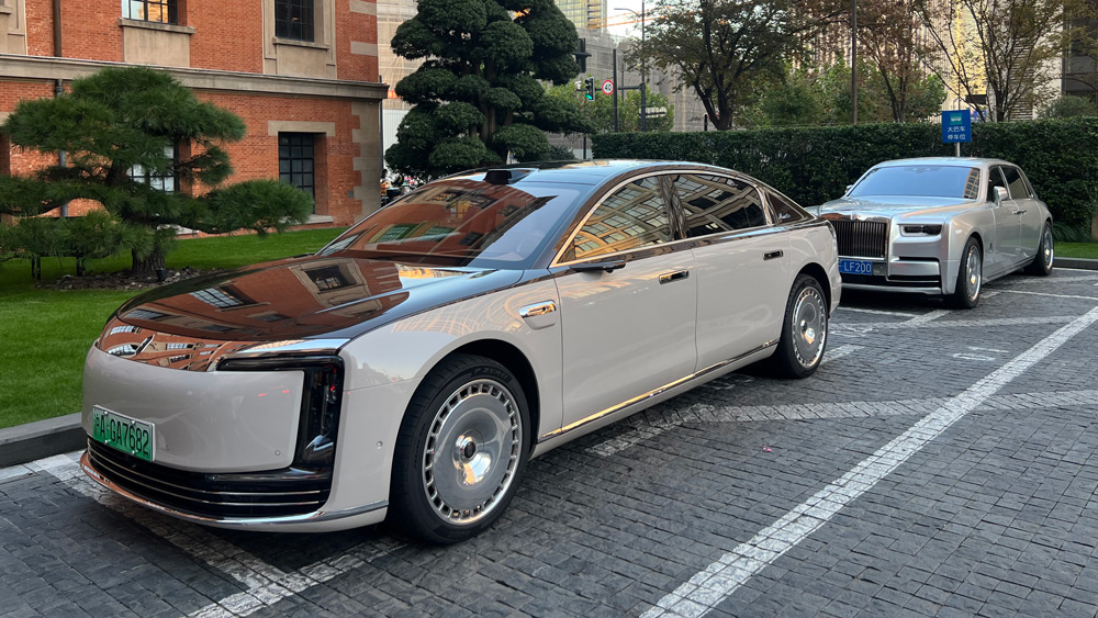 Neues Geld gegen altes Geld 
Mit der Marke Maextro greift der Huawei-Konzern im Automobilgeschäft traditionelle Hersteller von Luxusautos wie Rolls-Royce an. 