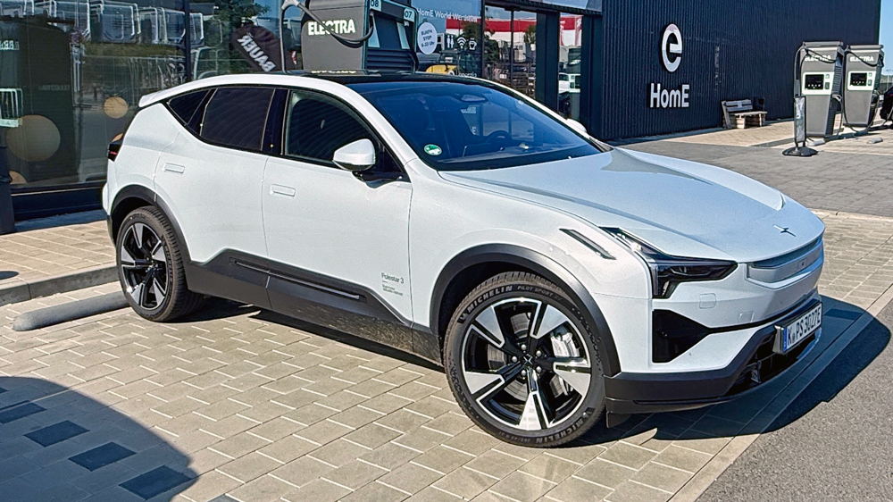 Stattliche Erscheinung 
Der Polestar 3 ist nicht nur mit einem Basispreis von 78.900 Euro, sondern auch mit 4,90 Meter Länge das Flaggschiff der Marke. 