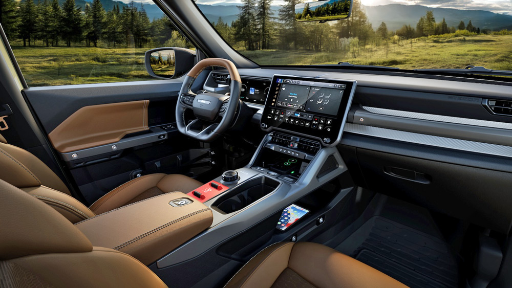 Ganz praktisch
Im Innenraum des Elektro-Offroaders gibt es viel Platz für bis zu fünf Personen nebst rustikalen Materialien und eine Zubehörschiene, an die sich Details wie Kameras, Navigationsgeräten oder Taschenlampen befestigen lassen. Fotos: Jeep