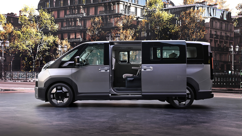 Raumtransporter
Der Personentransporter bietet bis zu neun Sitzplätze und setzt auf ein modulares Schienensystem. Als Hotel-Shuttle, in Fahrdiensten und Mietwagenflotten dürfte der Stromer unter anderem mit Lounge-Atmosphäre im Innenraum punkten.