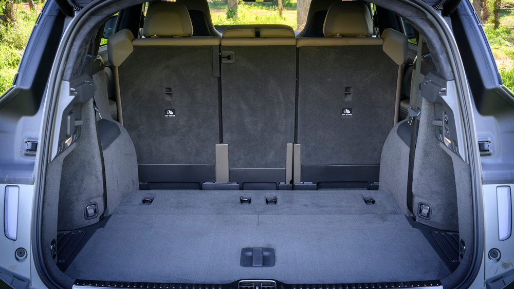 Für die Großfamilie
Gegen einen Aufpreis von 2800 Euro wird der Grand Touring zum Siebensitzer, lassen sich zwei Sitze aus dem Fahrzeugboden zaubern. 