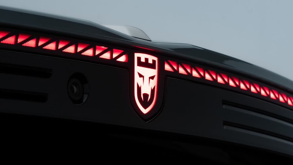 Schlusslicht Wolfsburg
Der dritten Bremsleuchte im Heckspoiler haben die VW-Designer eine Optik gegeben, die an das Stadtwappen von Wolfsburg erinnert.