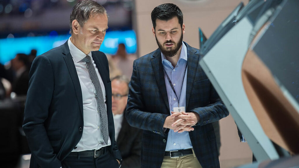 Auf einer Wellenlänge 
Jungunternehmer Mate Rimac versteht sich gut mit Oliver Blume, dem Porsche-Chef und neuen Vorstandsvorsitzenden des Volkswagen-Konzerns.  