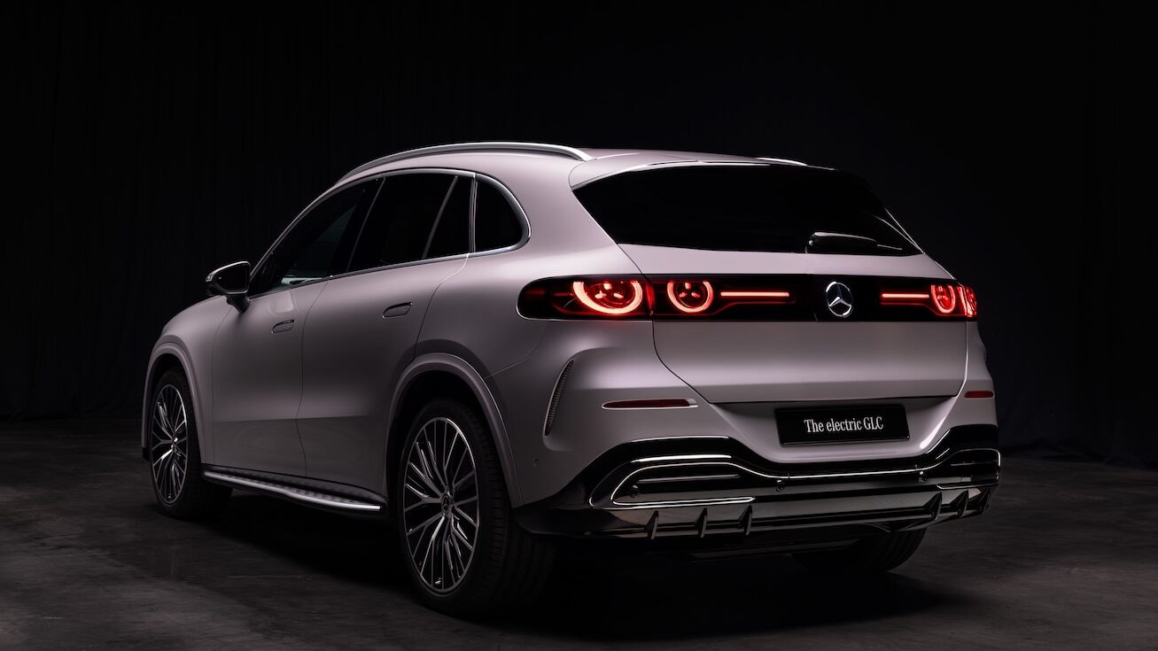 China-Style
Da gingen den Mercedes-Designern offenbar die Ideen aus: Das Heck des Mercedes-Benz GLC EQ kommt etwas beliebig daher.