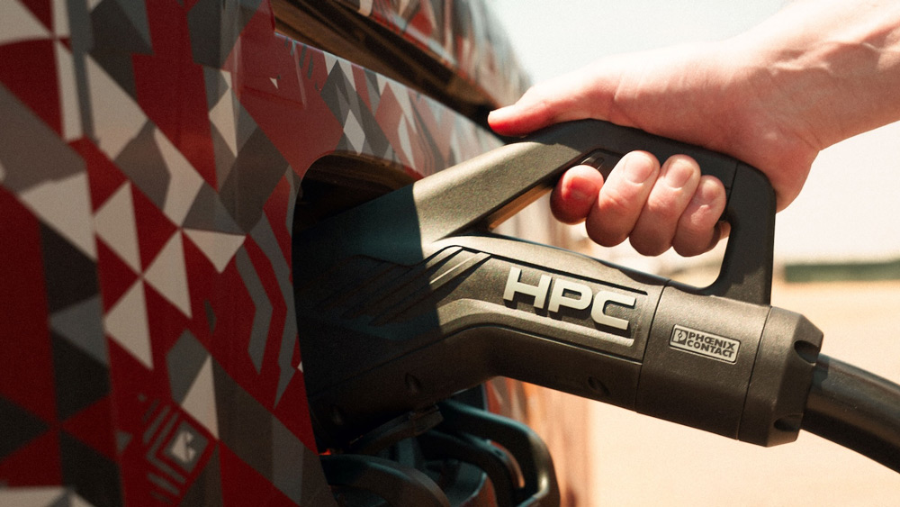 Unter Hochspannung 
Eine 800-Volt-Architektur sorgt dafür, dass die großen Akkus im Fahrzeugboden des Mercedes VLE blitzschnell geladen werden können.