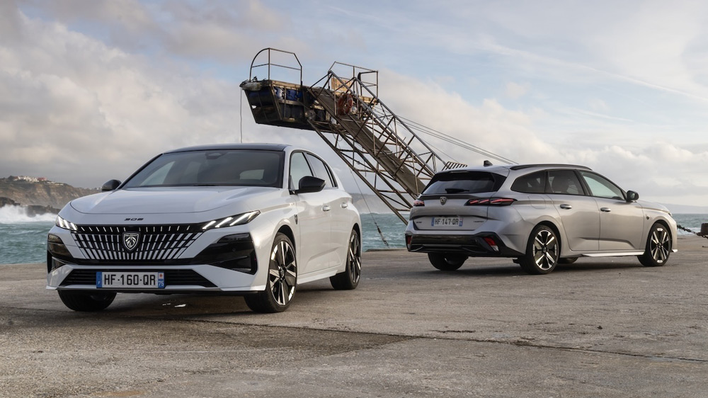 Peugeot 308 Mildhybrid
Durch die Kombination eines 1,2-Liter-Benziners mit einer 48-Volt-Batterie kann das Auto immerhin elektrisch anfahren, einparken - und seinen Kraftstoffverbrauch unter dem Strich um bis zu 15 Prozent senken. Foto: Peugeot