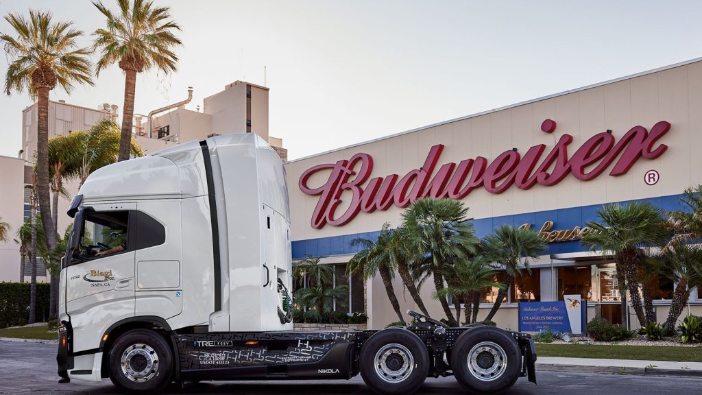 Prost Mahlzeit 
Die Großbrauerei Anheuser-Busch hat bei Nikola 800 Brennstoffzellen-Trucks für Biertransporte bestellt. 