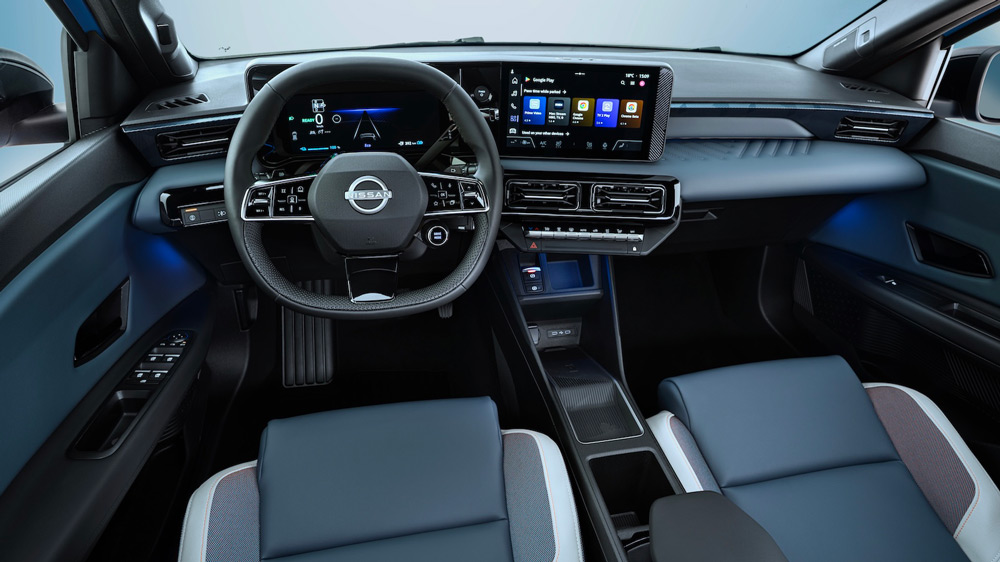 Vive la France
Im Innenraum haben sich die Nissan-Designer nicht viel Mühe gegeben, den Micro vom R5 zu differenzieren. Ein paar Farbakzente und leicht modifizierte Oberflächen mussten genügen. Was kein Nachteil sein muss. Fotos: Nissan