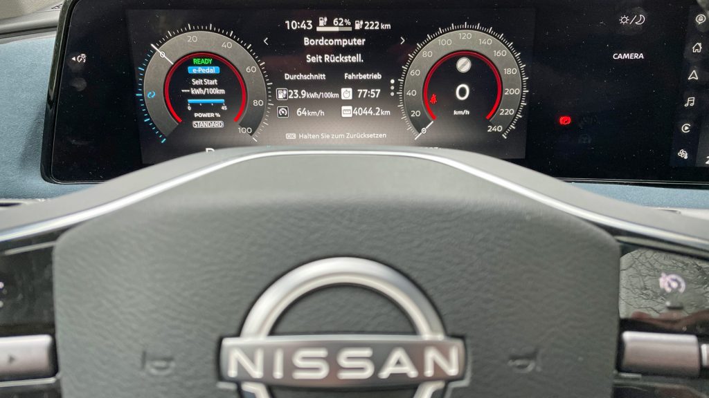 Kein Verbrauchswunder 
Das hohe Gewicht fordert Tribut: Unter winterlichen Bedingungen kommt der Elektro-Nissan im Drittelmix nicht über eine Reichweite von 350 Kilometer hinaus. Auf der Autobahn sollte dann aber nicht schneller als 120 km/h gefahren werden.  