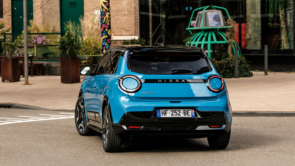 Japanischer Kugelfisch 
Mit leicht hervorstehenden Scheinwerfer und Heckleuchten differenziert sich der neue Nissan Micra von seinem Stiefbruder aus Frankreich. Zudem gibt es einen "Ice Cream Loop" auf der Seite, der wie mit einem Eisportionierer gezogen scheint. 