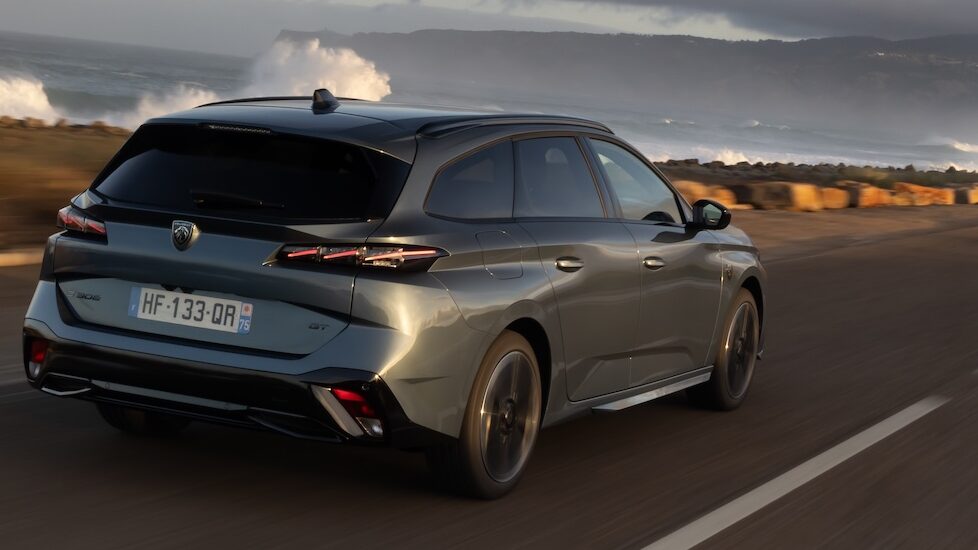 Bereits für die große Fahrt
Eine Reichweite von bis zu 450 Kilometern dürften den meisten Autofahrern im Alltagsverkehr völlig reichen.