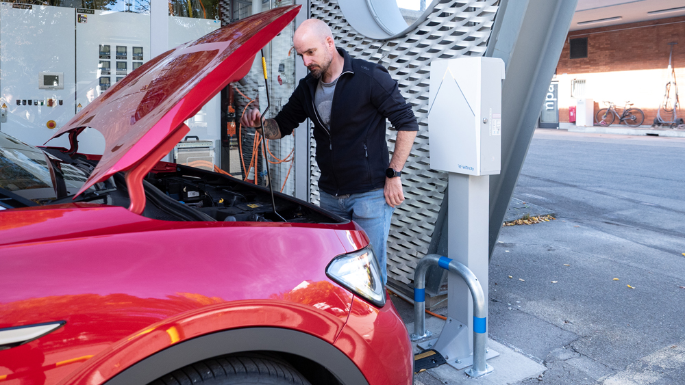 Wie viel verbrauchen sie wirklich? 
Die Wissenschaftler der Empa haben zwölf aktuelle Plug-in-Hybride auf dem Rollenprüfstand im Labor untersucht. Gemessen wurden elektrische Reichweite, Strom- und Spritverbrauch sowie CO2- und Schadstoffemissionen bei unterschiedlichen Außentemperaturen. 