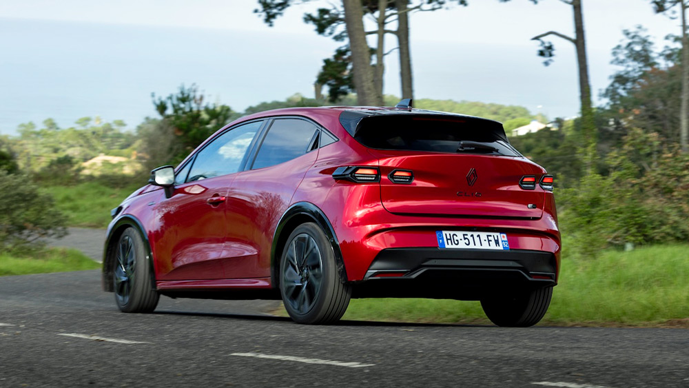 Kaum wiederzuerkennen 
Das Design des Renault Clio VI bricht mit den rundlichen Formen seiner Vorgänger und sorgt dadurch für mehr Präsenz auf der Straße.