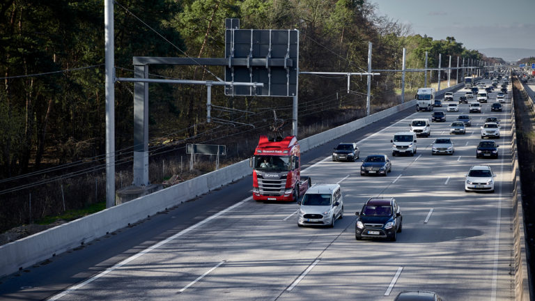Scania-Oberleitungs-Lkw auf der hessischen E-Highway Teststrecke